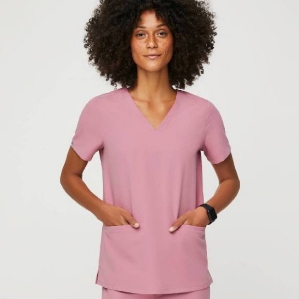 Figs Casma 3-Pocket Scrub Top in Chalk Pink